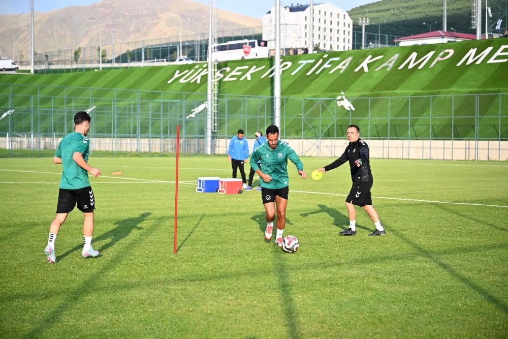 Konyalı vali, Konyaspor antrenmanını izledi