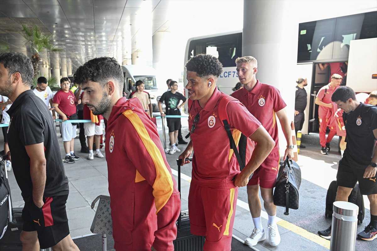 galatasaray-yeni-sezon-hazirliklari-icin-avusturyaya-gitti.jpg