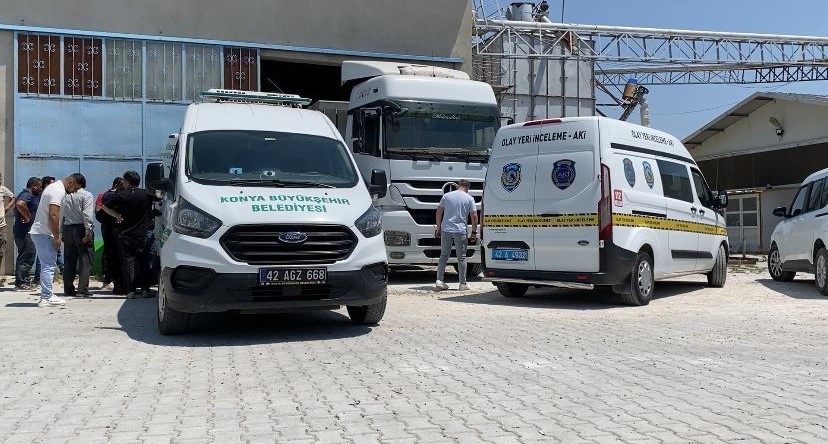 konyada-18-yasindaki-genc-tirdan-bosaltilan-yemlerin-altinda-kalarak-hayatini-kaybetti-3.jpg