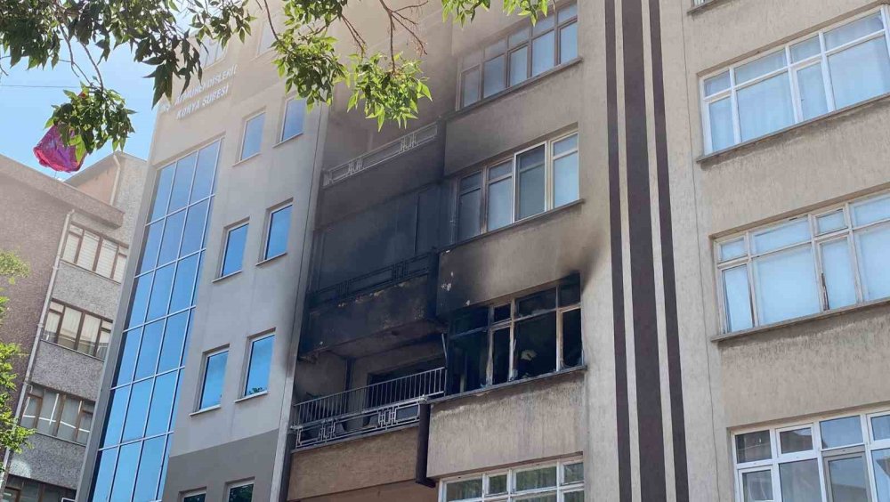Konya’da merkezde 5 katlı apartmanda yangın!