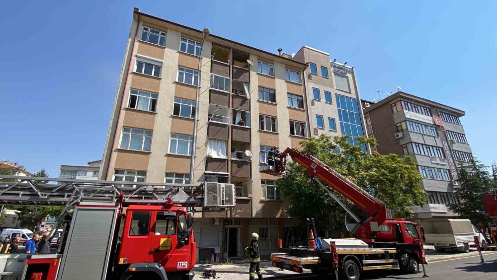 Konya’da merkezde 5 katlı apartmanda yangın!