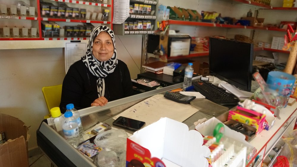 Bu mahalleyi yılda bir gün kadınlar yönetiyor