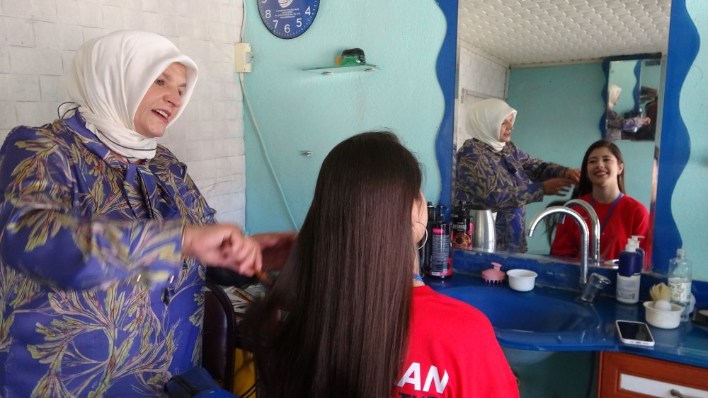 Bu mahalleyi yılda bir gün kadınlar yönetiyor