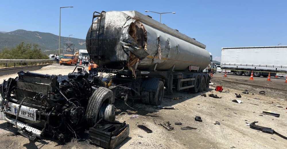 Gaziantep’te tanker ile çekici çarpıştı: 2 ölü