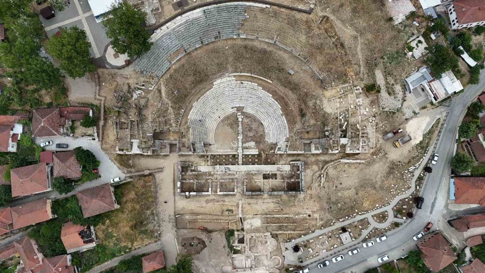 Kazmayı vurdukça tarih çıkıyor