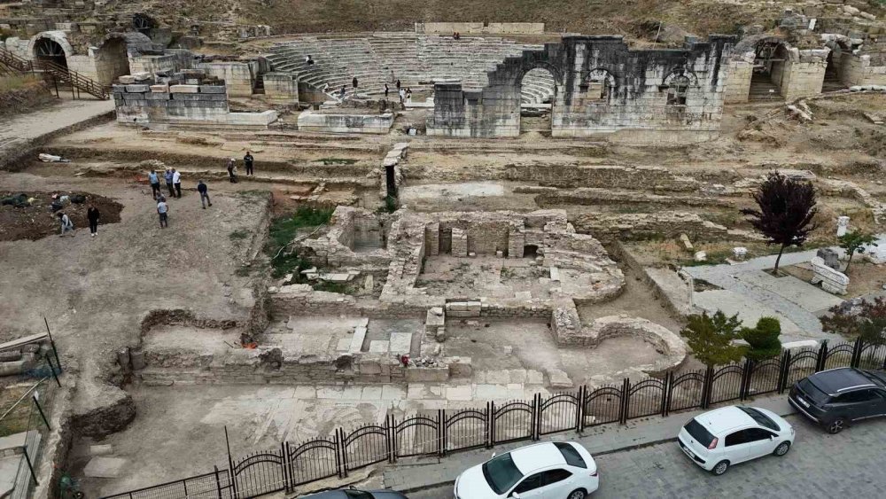 Kazmayı vurdukça tarih çıkıyor