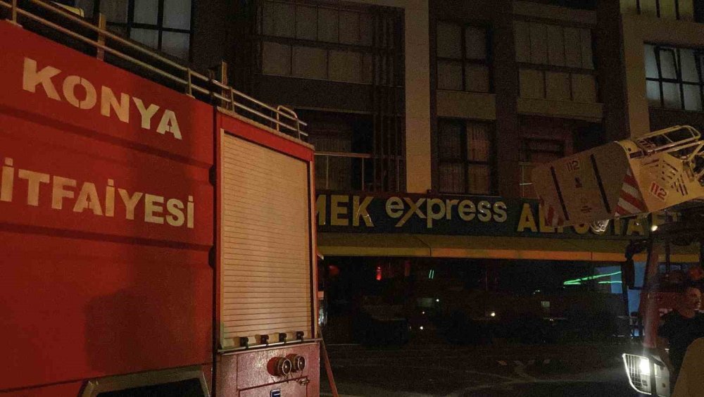 Konya'da klima motoru patladı, lokantada yangın çıktı