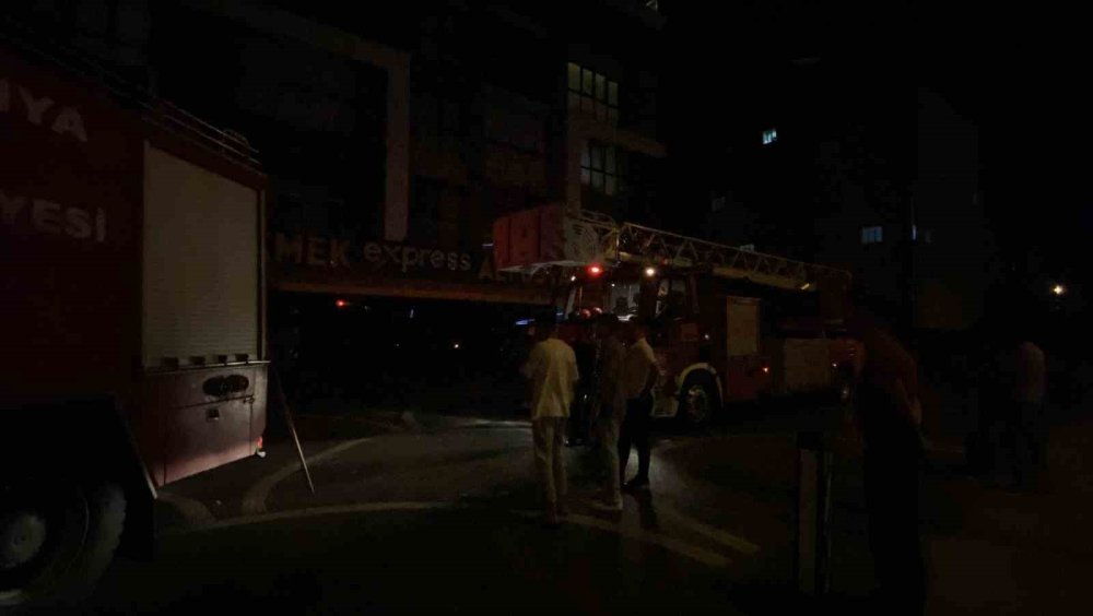 Konya'da klima motoru patladı, lokantada yangın çıktı