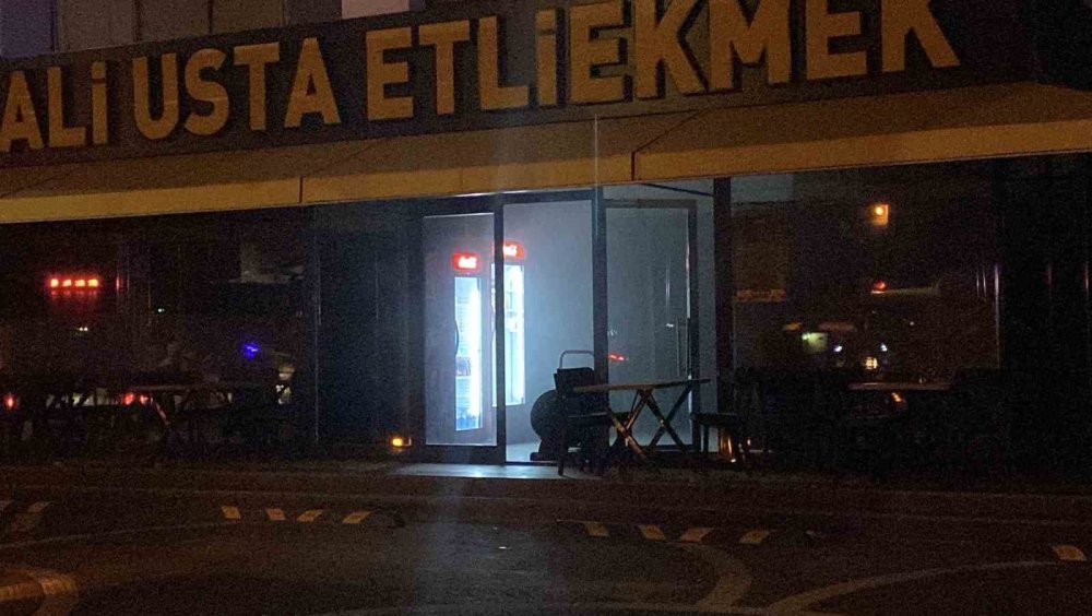 Konya'da klima motoru patladı, lokantada yangın çıktı