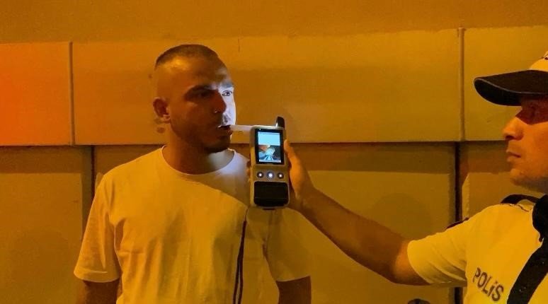 Konya'da polis olacağını söyleyen gencin ehliyetine, alkollü araç kullanmaktan 2. kez el konuldu