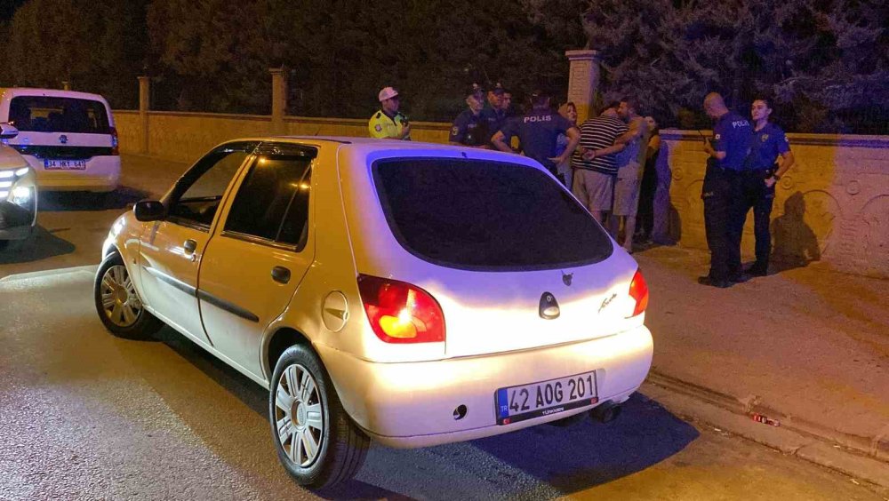 Konya'da polisten kaçan ehliyetsiz alkollü sürücünün yakınları gazetecilere saldırdı