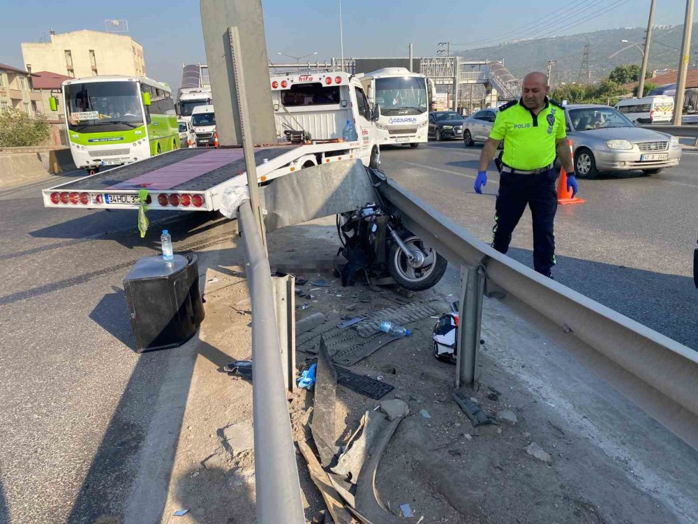 Bariyere çarpan motosikletin sürücüsü hayatını kaybetti