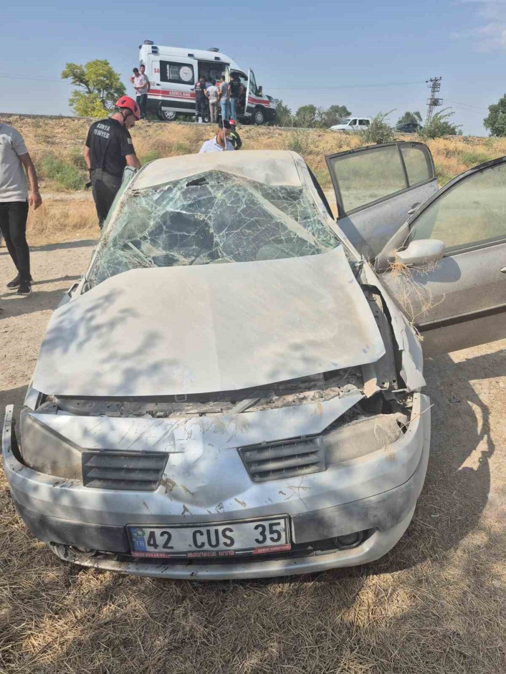 Konya’da otomobil şarampole devrildi: Yaralılar var