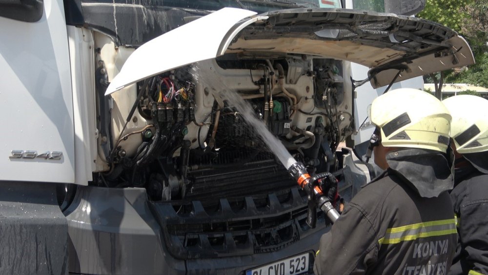 Konya'da seyir halindeki kamyonda yangın