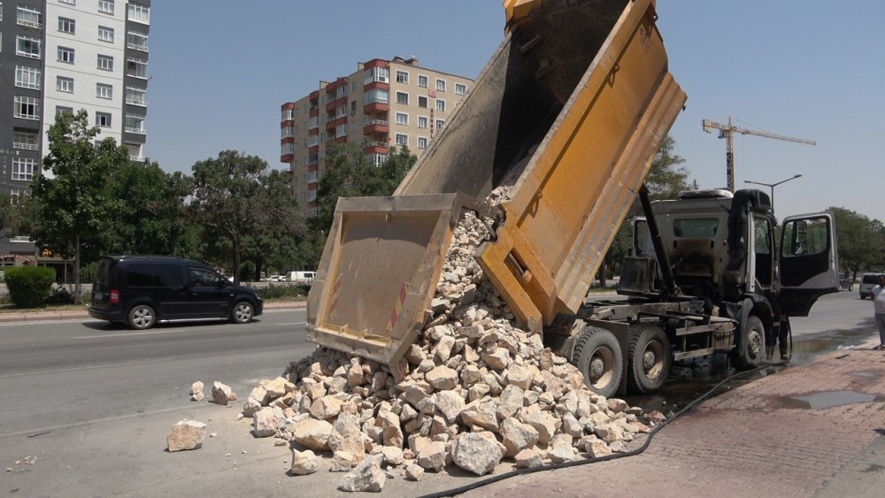 Konya'da seyir halindeki kamyonda yangın