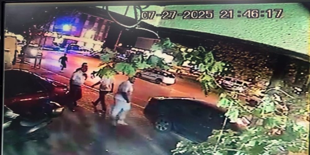 Konya'da yola fırlayan çocuğa iki otomobil çarptı