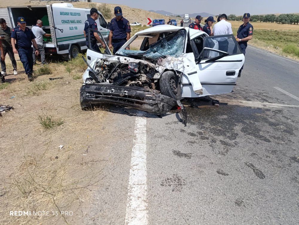 Otomobille kamyonet çarpıştı: 1 ölü, 3 yaralı