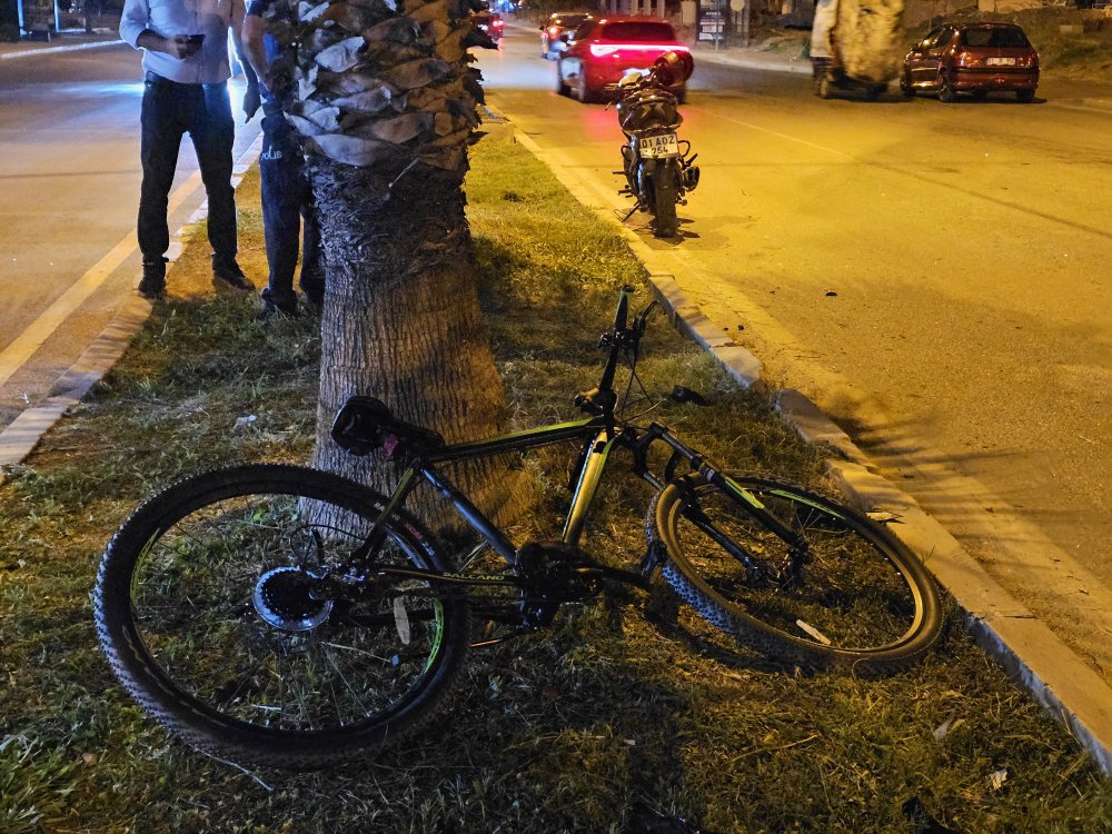Bisikletle çarpışan motosikletin sürücüsü öldü