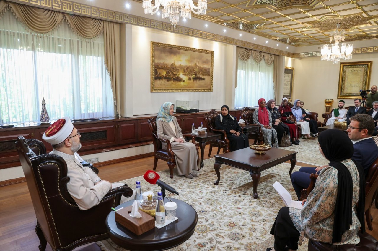 diyanet-isleri-baskani-erbas-musluman-olan-11-abd-vatandasini-kabul-etti-3.jpg
