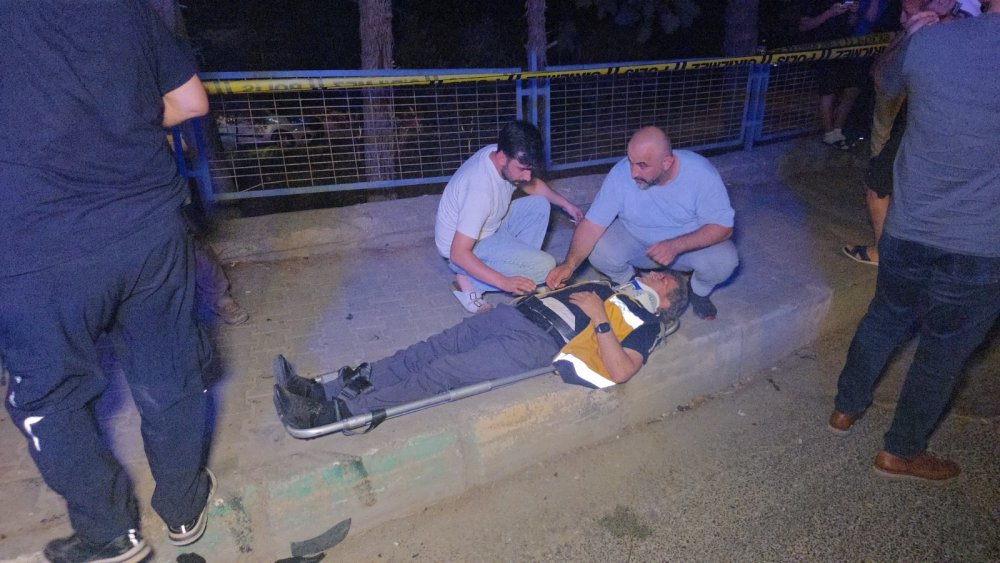 Kamyonet ile hasta nakil ambulansı çarpıştı; 5 yaralı