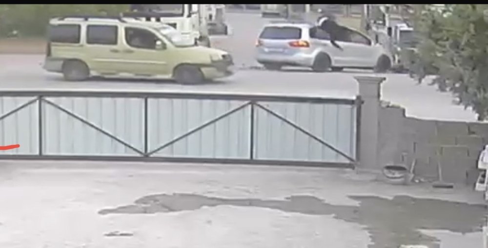 Konya'da otomobille çarpışan motosikletin sürücüsü ağır yaralandı! Kaza anı kamerada
