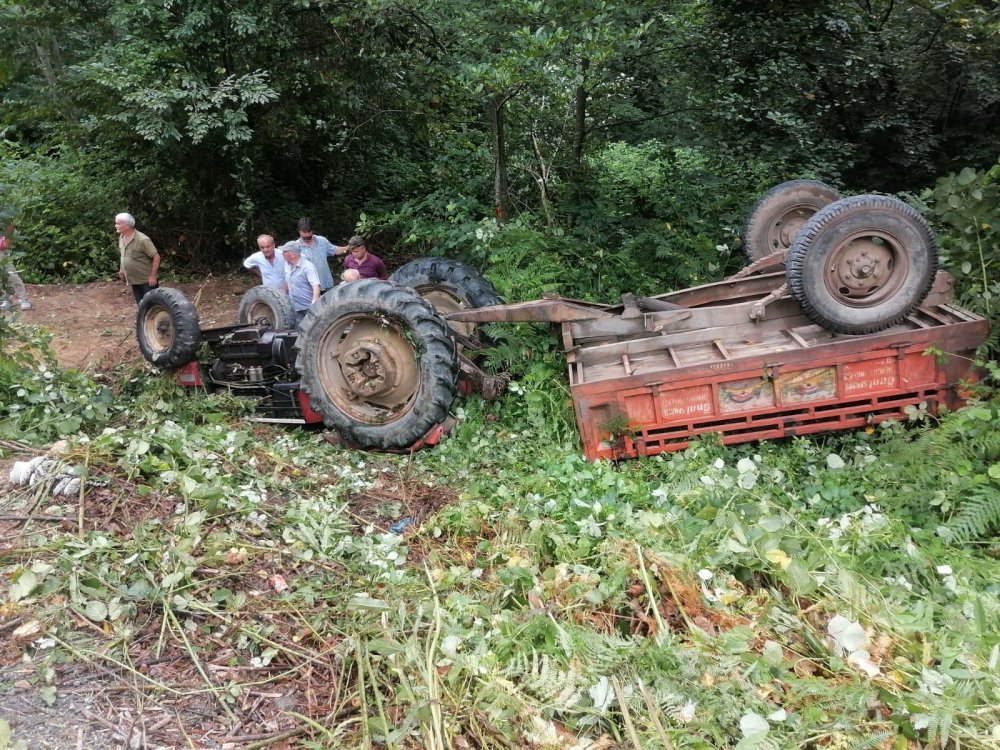 ordunun-unye-ilcesinde-takla-atip-yoldan-cikan-traktorunun-altinda-kalan-yilmaz-caloglu-67-hayatini-kaybetti.jpg