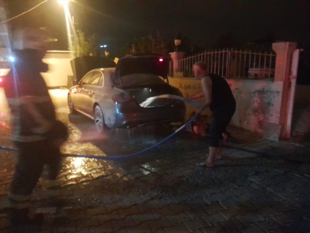 Park halindeki otomobil kundaklandı!