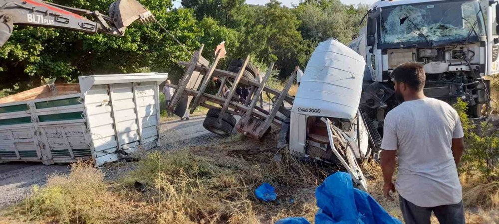 Konya'da can pazarı... Kamyon ile su tankeri çarpıştı