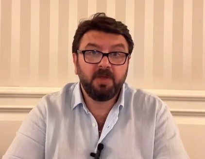 Abdullah Volkan Uçak'ın, pandemide 'sokağa çıkma izni belgesi' vaadiyle halı yıkamacılardan para topladığı iddiası