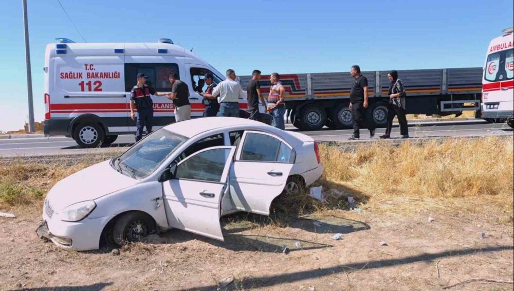 Aksaray-Konya karayolunda otomobil şarampole düştü: 4 yaralı