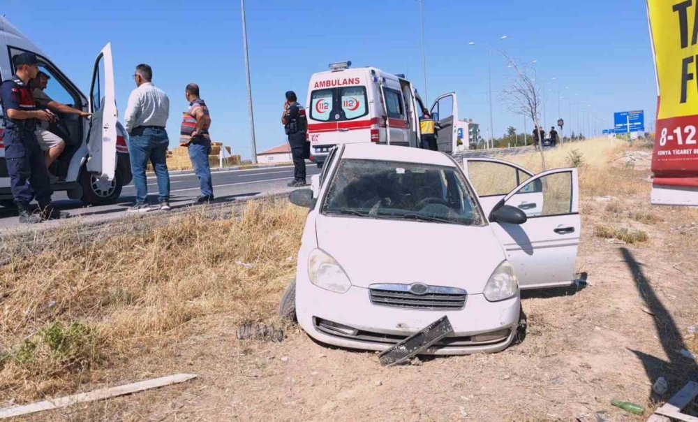 Aksaray-Konya karayolunda otomobil şarampole düştü: 4 yaralı