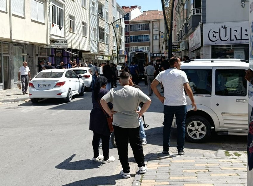 Konya'da dehşet! 2 kardeş kaldırımda yürüyen iki kişiyi bıçakladı