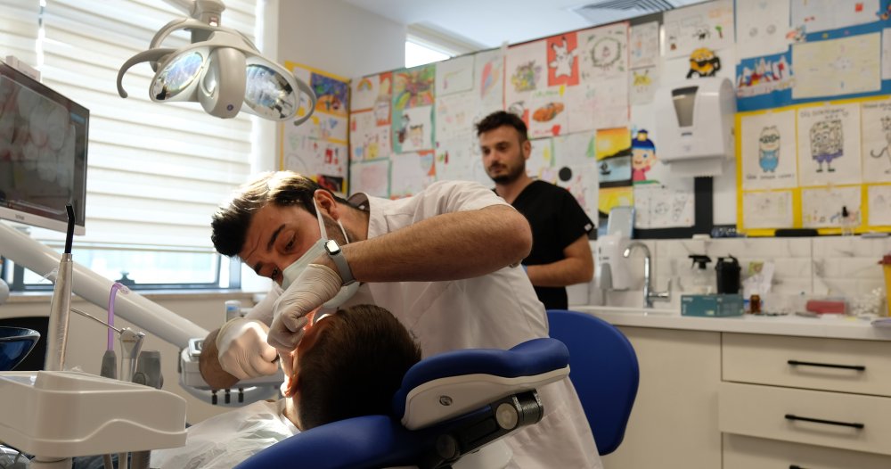 Konya'da dişçi fobisi olan çocuklar için özel poliklinik