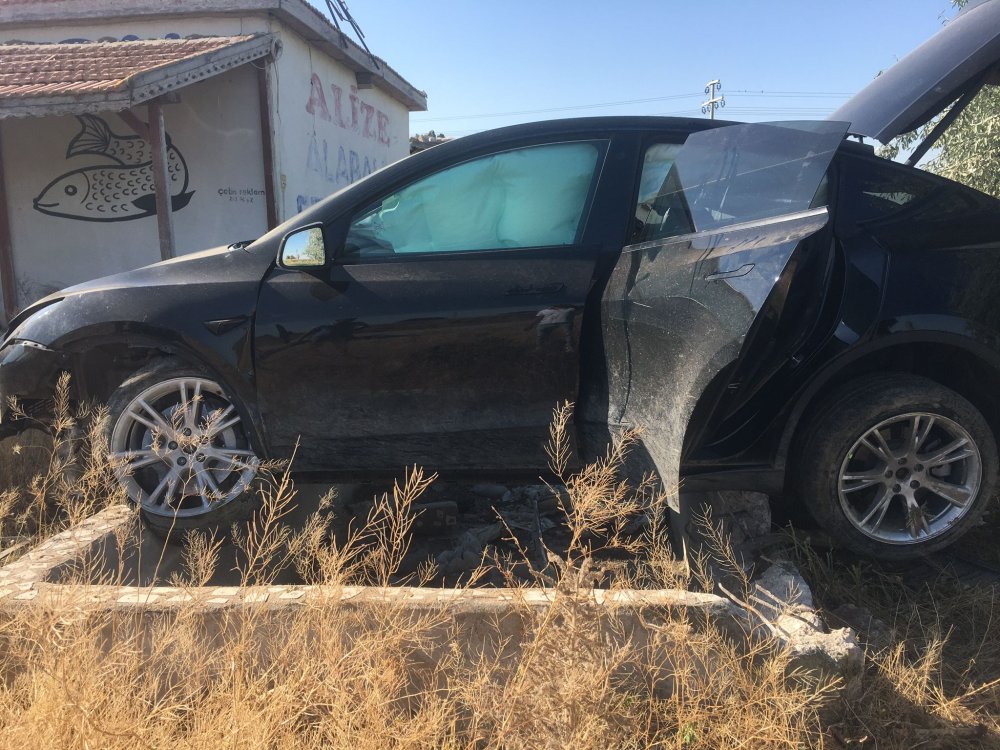 Aksaray-Konya kara yolunda düğünden dönen ailenin otomobili, TIR’a çarptı: 1'i ağır, 6 yaralı