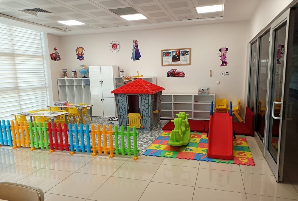 Konya'da adliyede bekleme ve oyun alanı hizmete açıldı