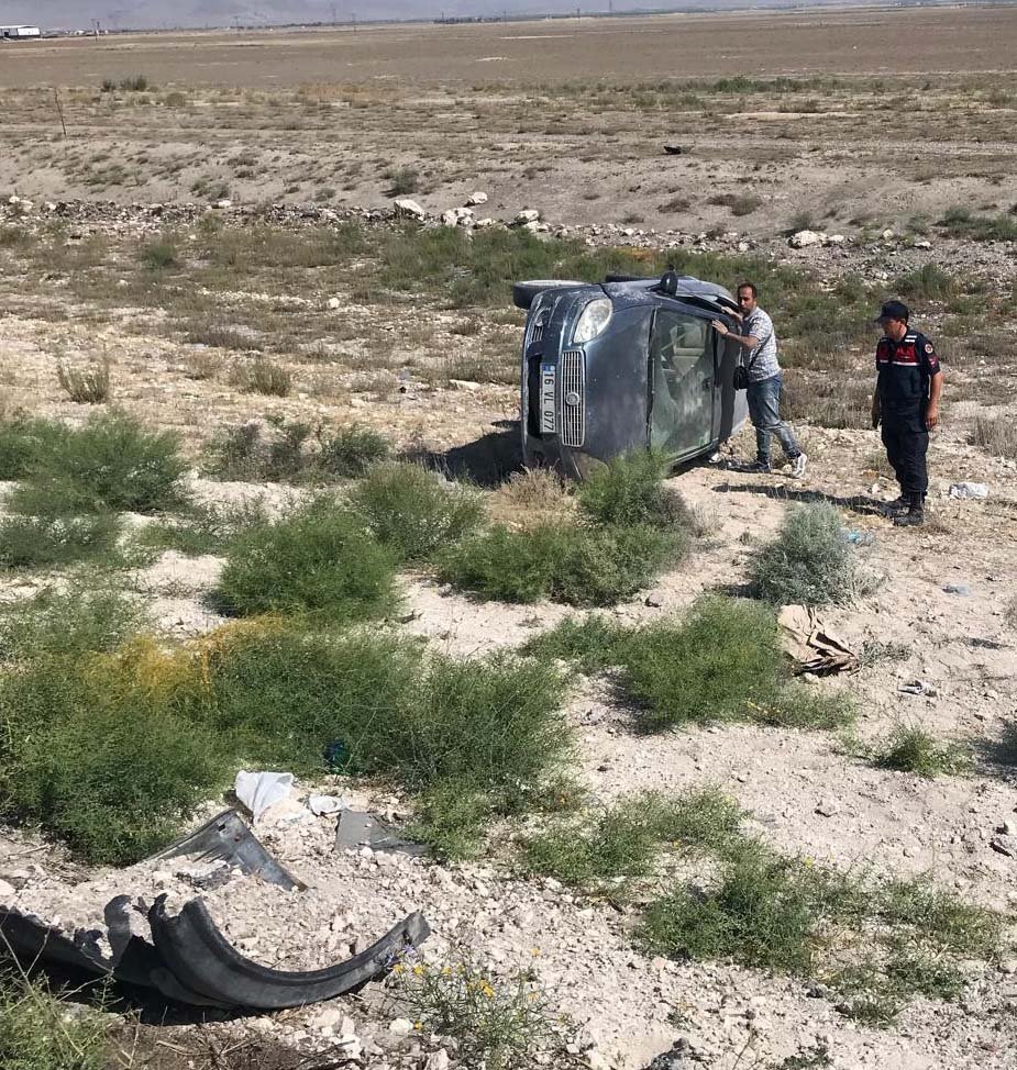 Konya'da otomobil takla attı; aynı aileden 5 yaralı var