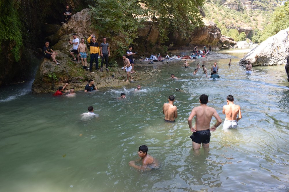 Havadan bunalanlar burada serinliyor