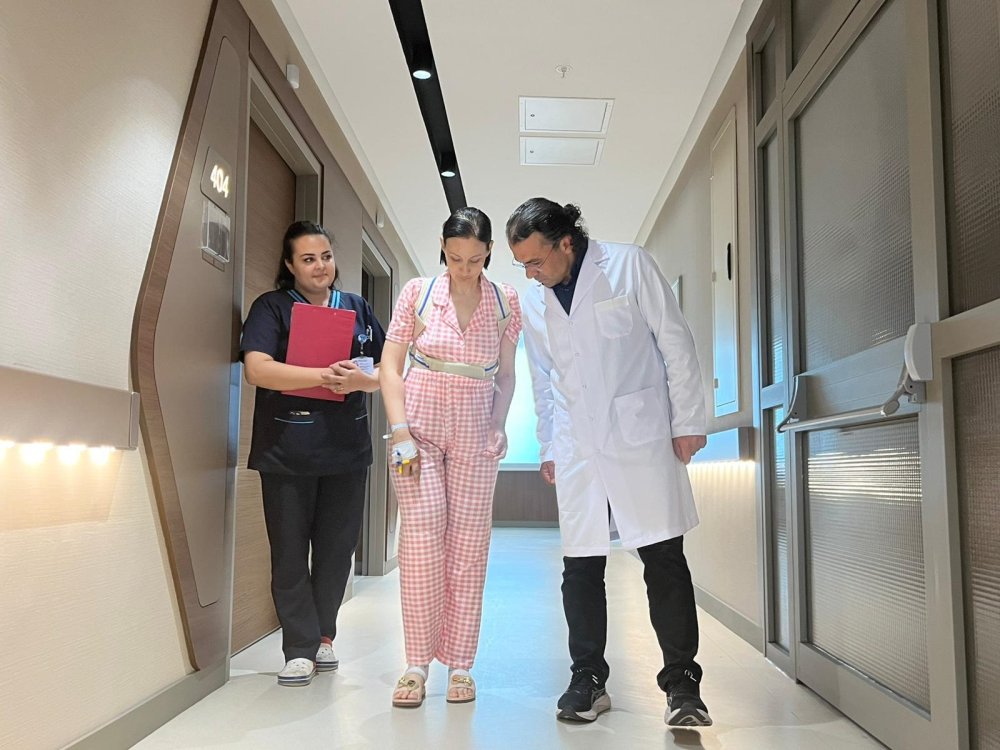 Okul çantası skolyoza neden oldu, 3 ameliyat geçirdi