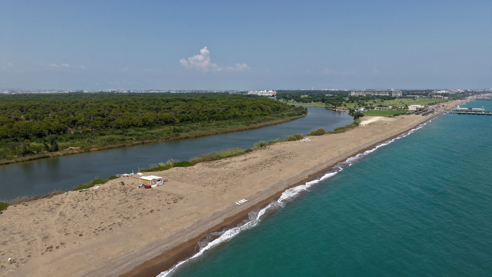Arkası nehir, önü deniz