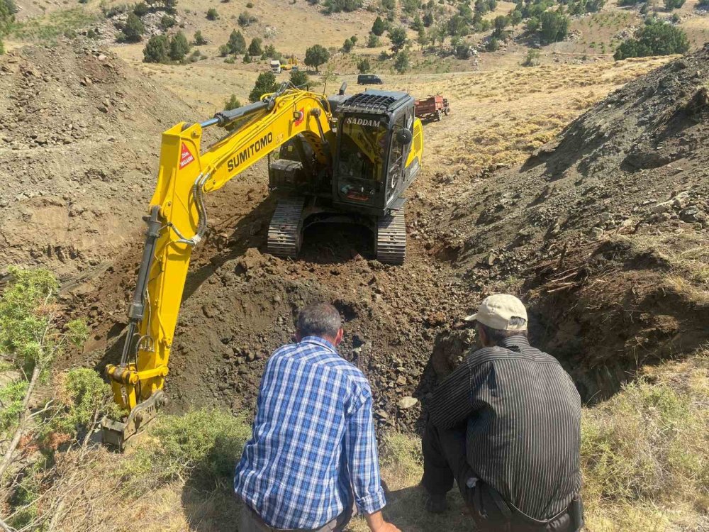 Konya'da köy halkı susuzluğa çare buldu!