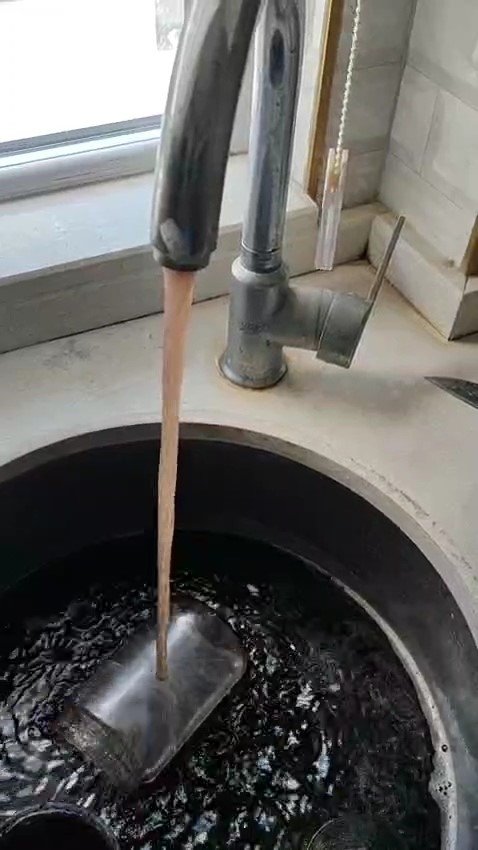 Musluklardan çamur akıyor!