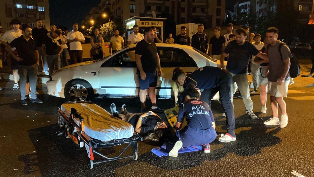 Otomobilin çarptığı 3 yaya yaralandı; 1 gözaltı