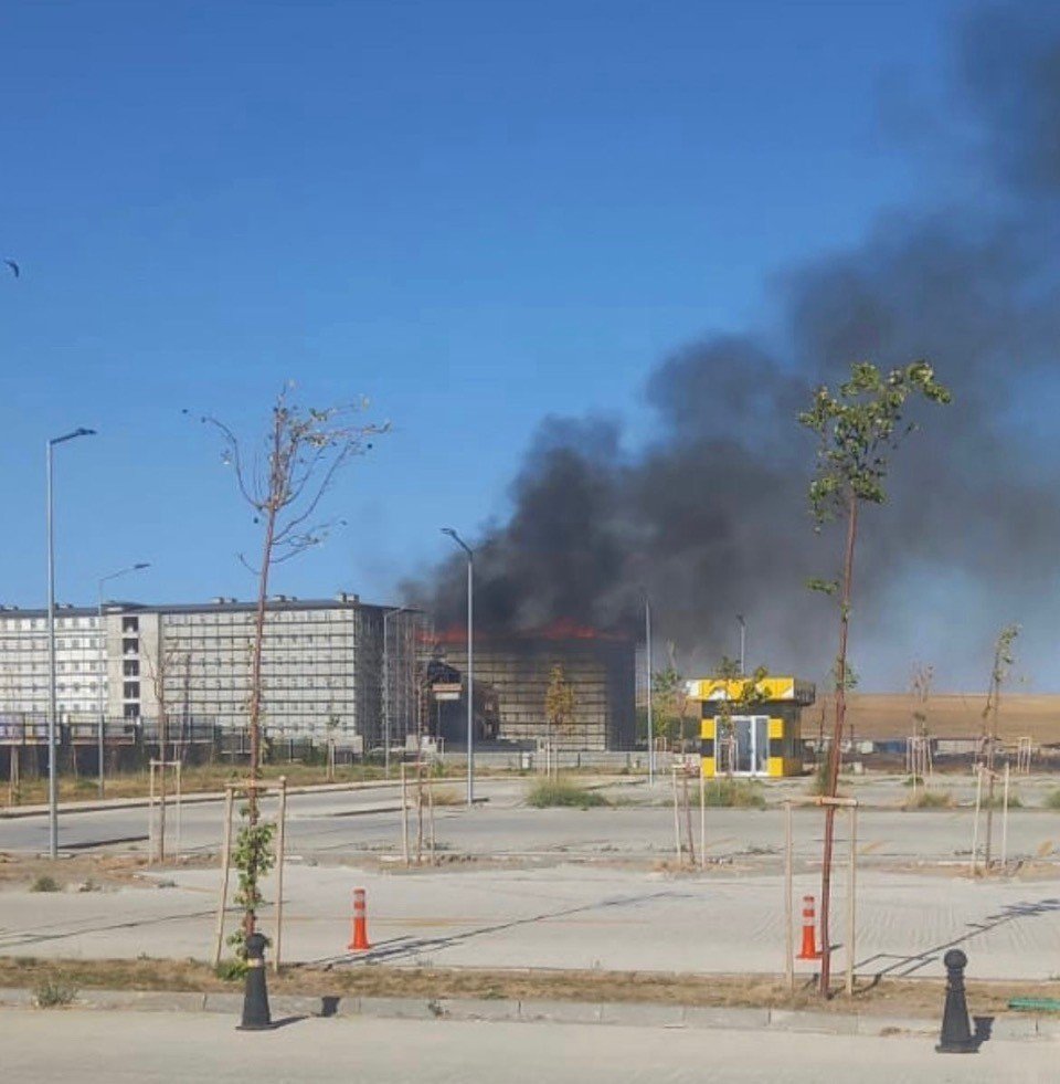 Konya'da inşaat halindeki yurt binasında yangın