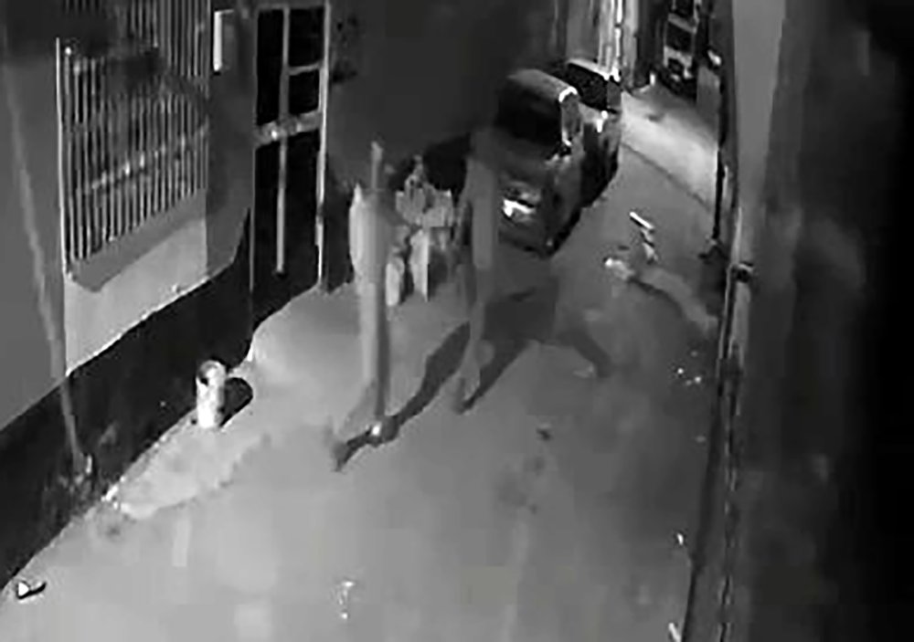 Eve ateş açıp, o anları kayda aldı