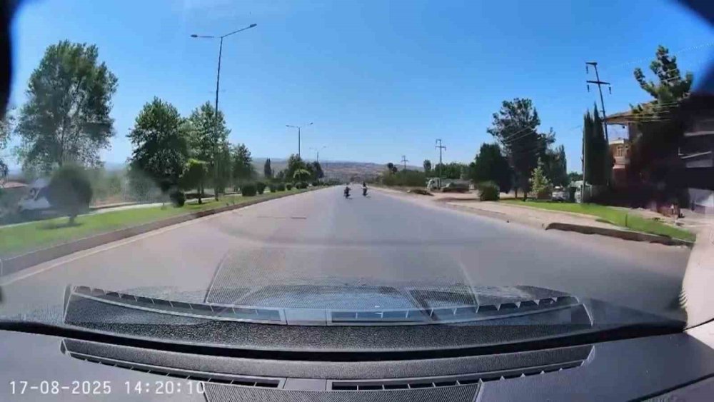 Motosikletlerin üzerine yatarak yarıştılar