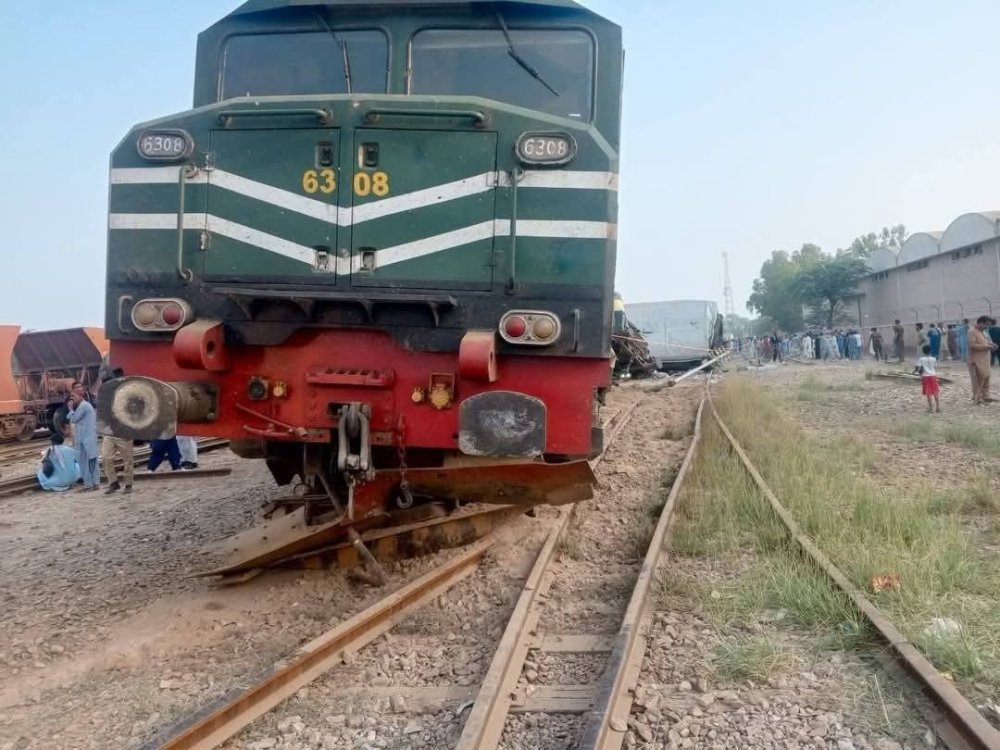 Pakistan’da tren kazası: 1 ölü, 24 yaralı