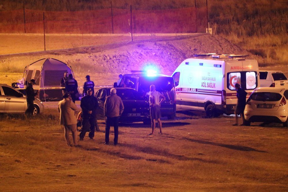 Kamp yaptıkları çadırda kömürlü ocaktan zehirlenen çift öldü