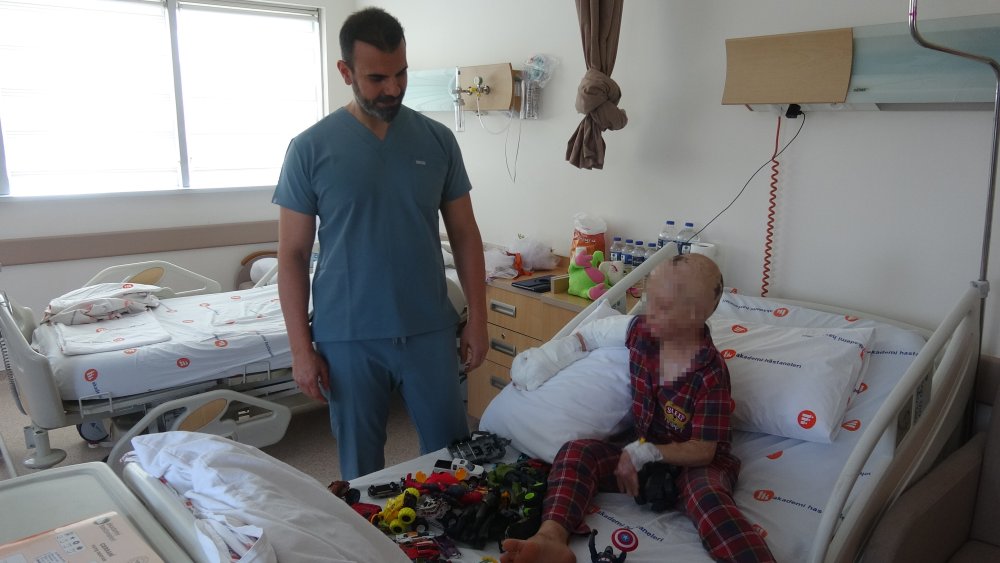 Babası ve 3 kardeşinin öldüğü yangında yaralanan Eymen'e Konya şifa oldu