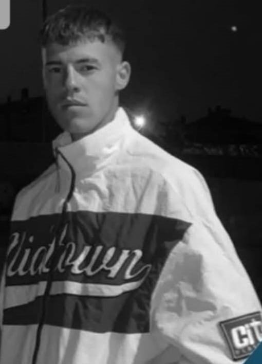 Dur ihtarından kaçan motosikletli iş makinesine çarptı: 1 ölü