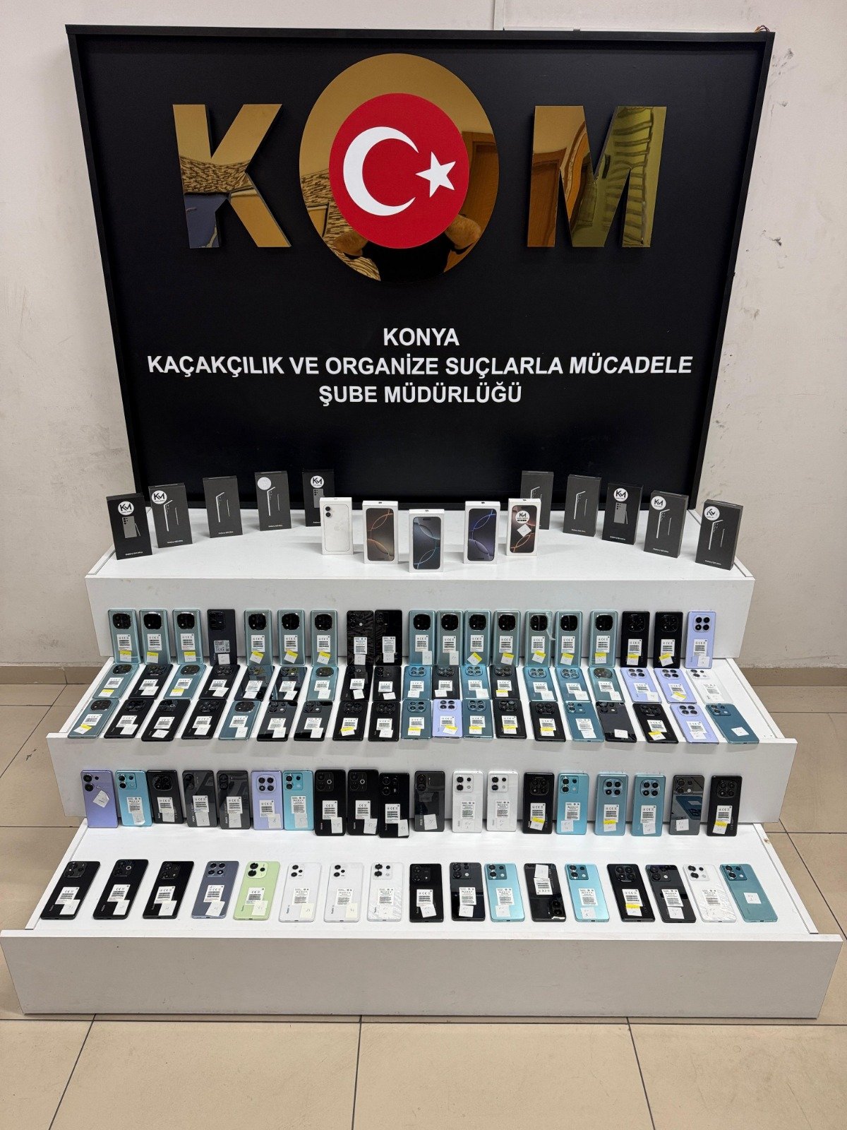 konyada-25-milyon-tl-degerinde-kacak-cep-telefonu-ele-gecirildi.jpeg